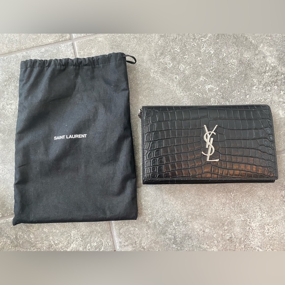 SAINT LAURENT
YSL Croc-Embossed Leather Wallet on Chain Monogram Black silver - Picture 6 of 12